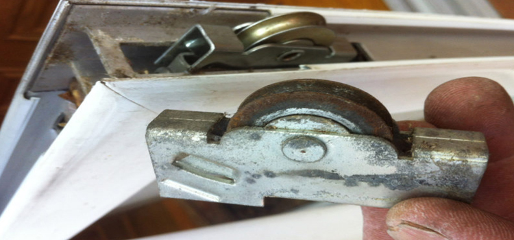 screen door roller repair in Holtville